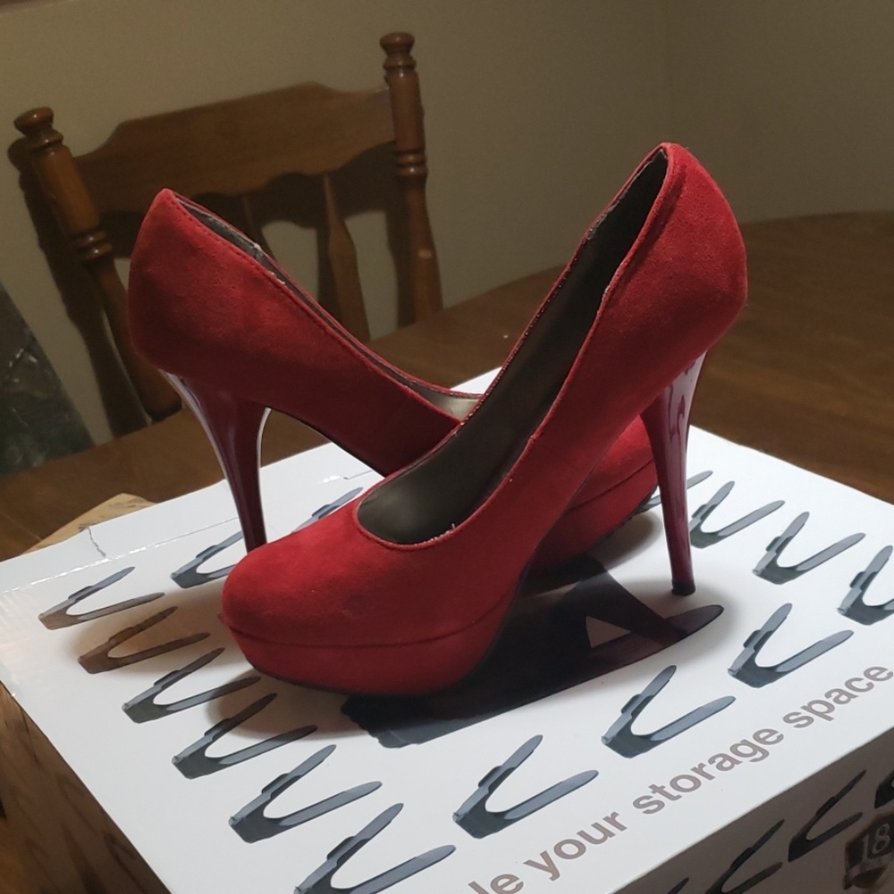 Red High Heels - Picture 4 of 4